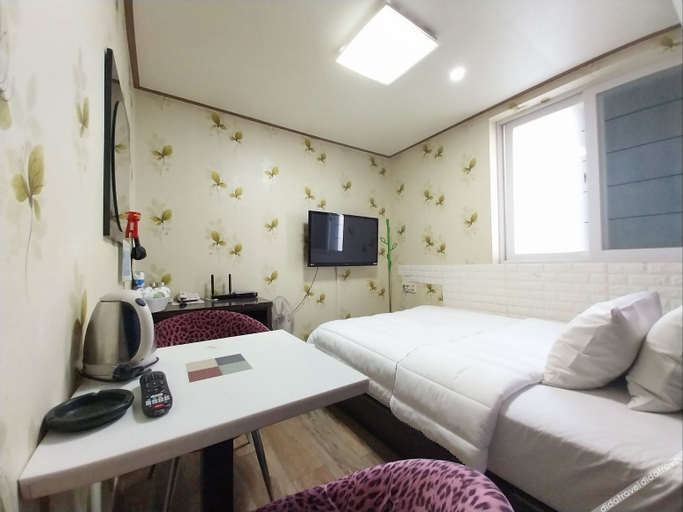 Bedroom 3, Daegu Dongdaegu Station 2X, Buk