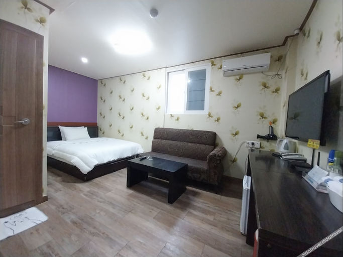 Bedroom 2, Daegu Dongdaegu Station 2X, Buk