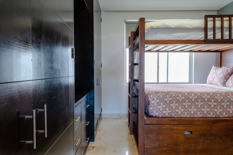 Room 3, Elements Penthouse 23 3 Bedroom Condo by RedAwning, Cozumel