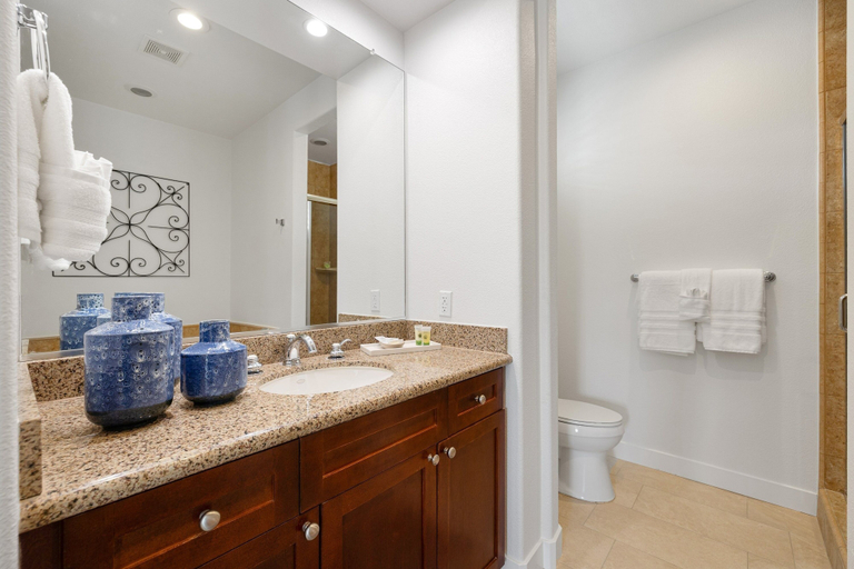 Bathroom 5, Heritage 3 Bedrooms H90 by RedAwning, Riverside