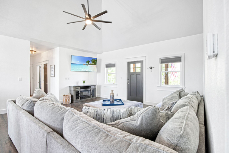 Living area 4, Amazing Sunset Lake Views, Huge Deck & Hot Tub!, Camden