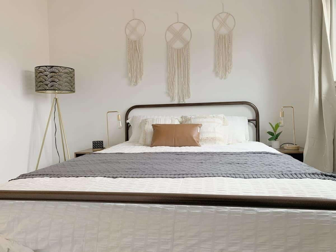 Room 2, @ Marbella Lane - 4BR Alluring Home, Alameda