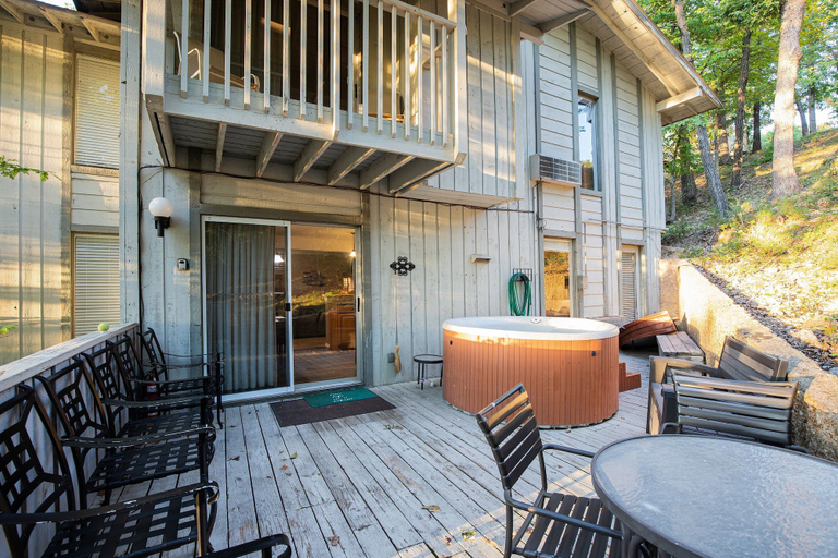 Terrace/patio 2, Great Location, Margaritaville Amenities & Hot Tub, Camden