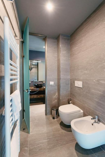 Bathroom 3, Hotel Egnatia, Tiranës