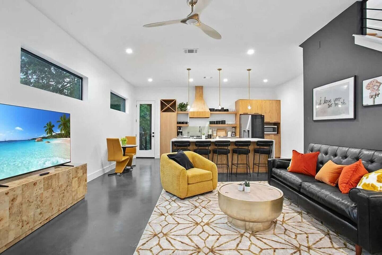 Living area 4, South Lamar Luxe Creekside Hot Tub, Travis