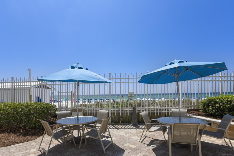 Outdoor dining 3, Silver Beach 1605e 2 Bedroom Condo, Okaloosa