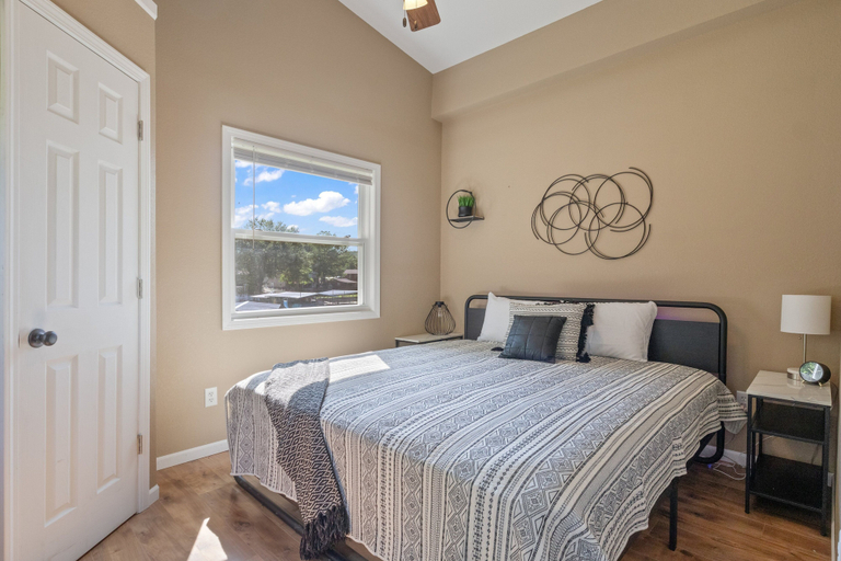 Room 5, Huge Lakefront Yard, Private Dock - Amazing Views!, Morgan