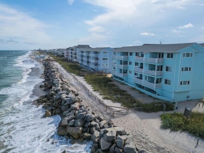 Beach 4, A Little Shore Thing 1 Bedroom Condo by RedAwning, New Hanover