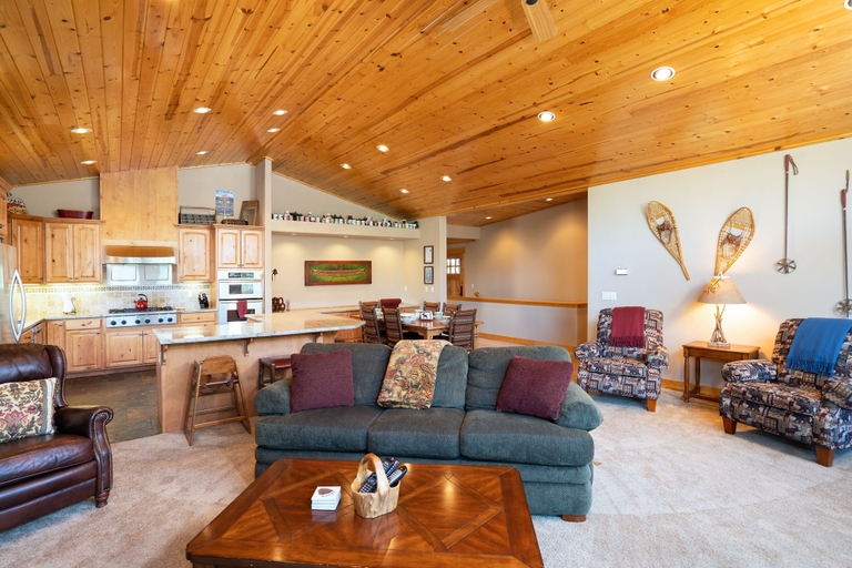 Living area 3, Hillside Mountain Creek Haven 4 Bedroom Home, Nevada