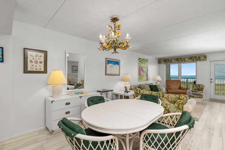 Dining, Edgewater Unit #303 2 Bedroom Apts by RedAwning, Cameron