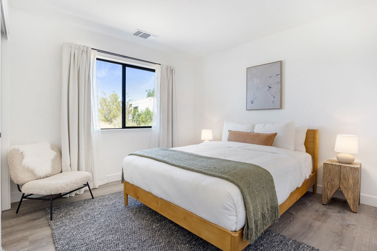 Room 2, Yucca Mesa House - Modern Desert Chic 3 Bedroom Home by RedAwning, San Bernardino