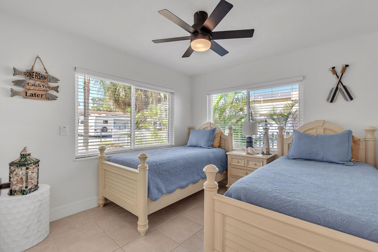 Room 3, Indian Rocks Retreat, Pinellas