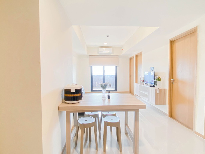 In-room dining, Spacious 3Br With Neutral Toned At Meikarta Apartment, Cikarang