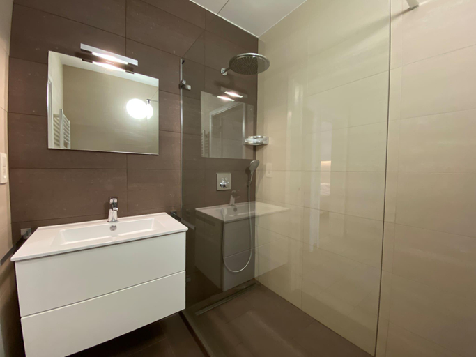 Bathroom, Attic Apartment in Nieuwpoort by the Beach, West-Vlaanderen