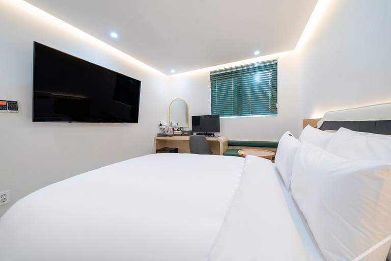 Bedroom 2, Chuncheon Brown Dot, Chuncheon