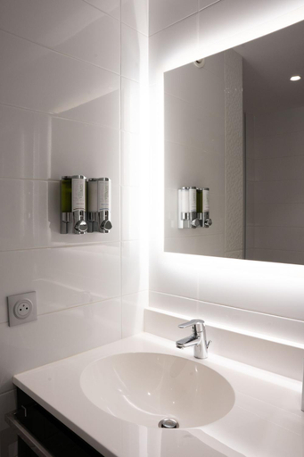 Bathroom 5, OSKO - Hôtel Toulouse Aéroport, Haute-Garonne