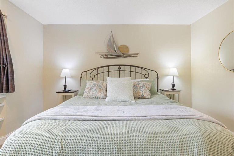 Room 4, Lakefront Osage Beach Condo + Workspace w/ Pool Views, Camden