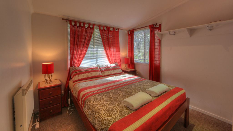 Bedroom 2, Kosciuszko Tourist Park, Snowy River