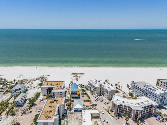 Beach 4, 50 Seaside Stay: 4bd/3ba Duplex W/ Pool! 4 Bedroom Home, Lee