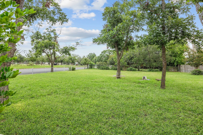 Property grounds, Yellow Rose 2 Bedroom Home, Gillespie