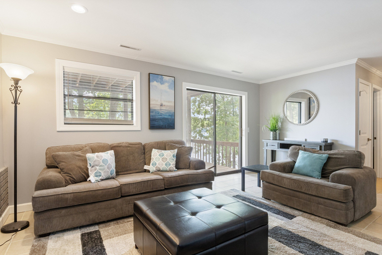 Living area 2, Spacious, Central Location, Fire Pit, Boat Slip, Camden