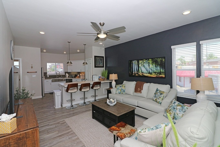 Primary image, Modern Ascend 2 Bedroom Townhouse, Mesa