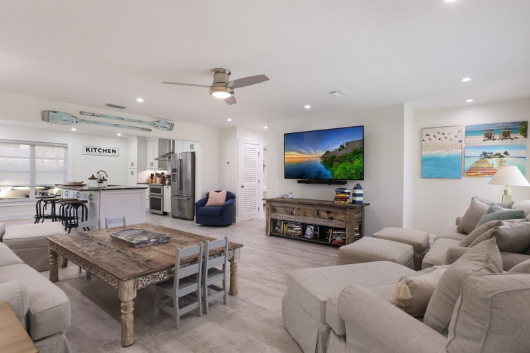 Living area 2, Surf Riders 4 Bedroom Home, Manatee