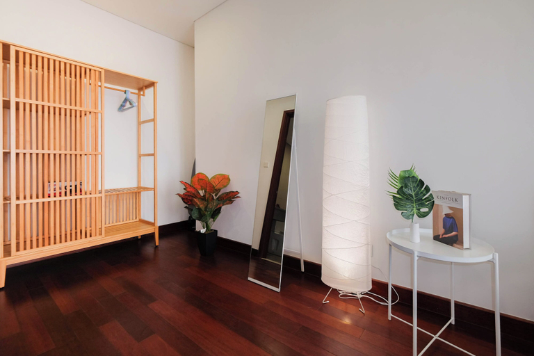 Room 5, Boho Touch 2Br Apartment With Extra Room At Lucky Tower Residence, Jakarta Barat