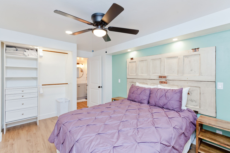 Room 3, River City Hideaway 1 Bedroom Cottage, Mesa