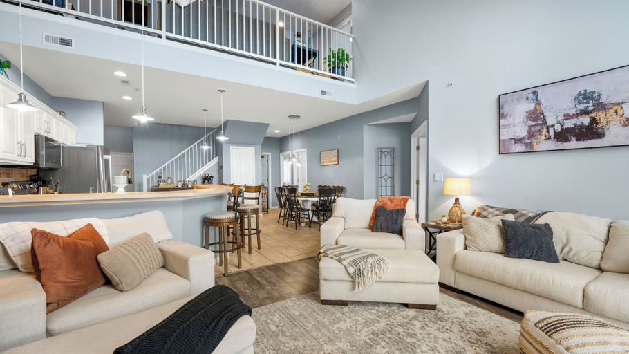 Living area 2, Boat Slip, 3 Pools, Golf, Ozarks Ampitheater, & Amazing Lake Views at Big Niangua, Camden
