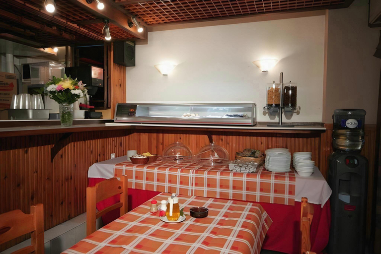 Food & Drinks 5, Alma, Attica
