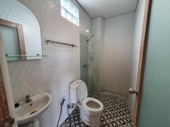 Bathroom, Waisnawa Apartment, Badung
