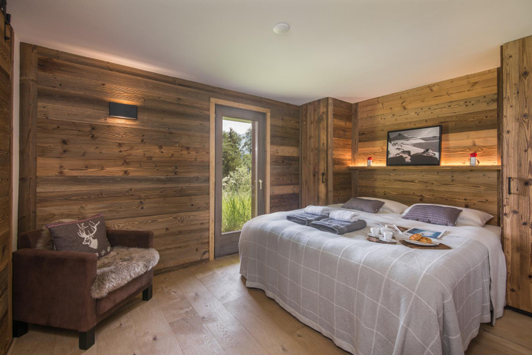 Bedroom 3, Chalet Capricorne Alpine Chique Sauna, Martigny