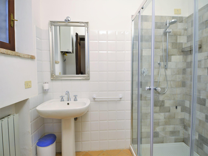 Bathroom 3, Apartment in Umbria with shared pool, Perugia