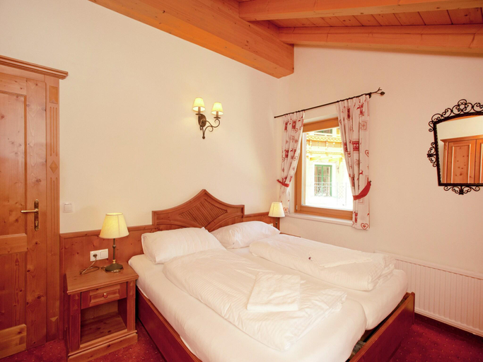 Bedroom 2, Chalet in Saalbach for 10 guests, Zell am See