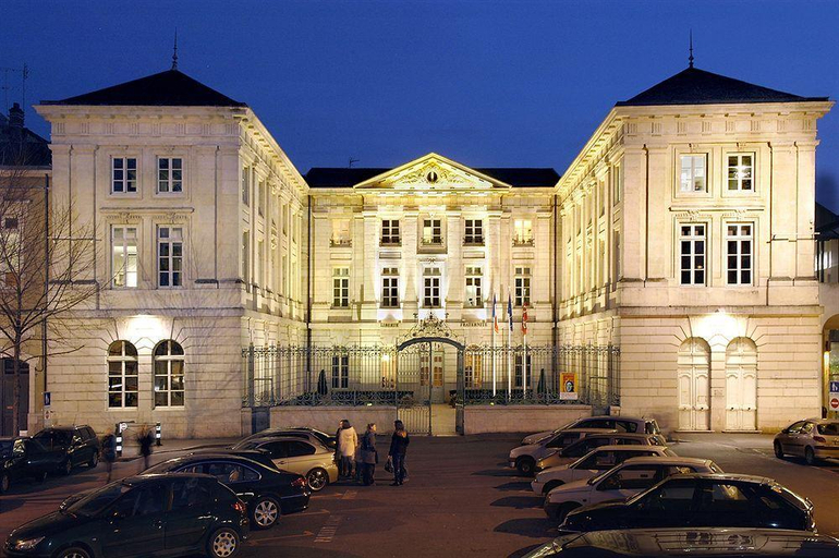Exterior & Views, LOGIS Hotel de Bourgogne - Macon, Saône-et-Loire