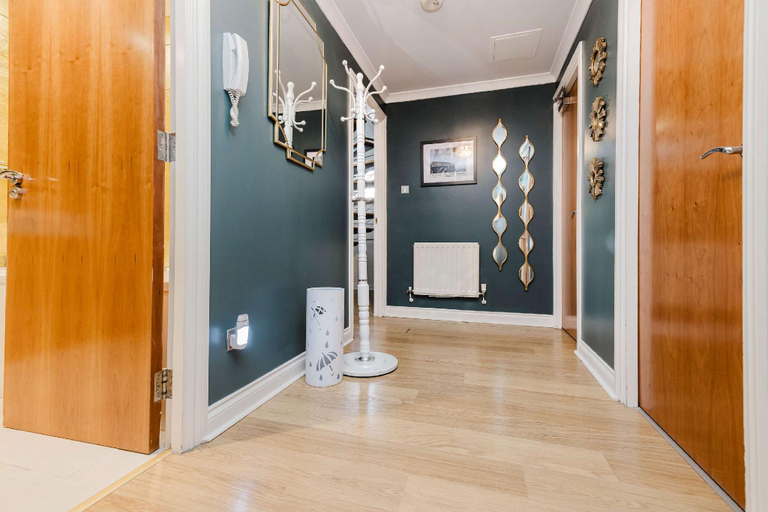 Others 4, Stylish Apartment with Balcony in Old Town, Edinburgh