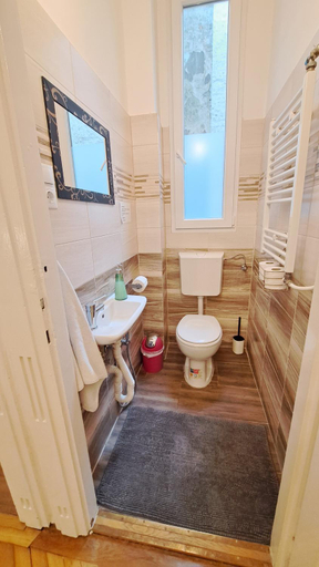 Bathroom 3, Gaia Hostel, Budapesti