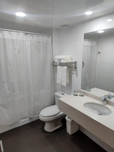 Bathroom 4, Diego de Almagro Providencia Express, Santiago