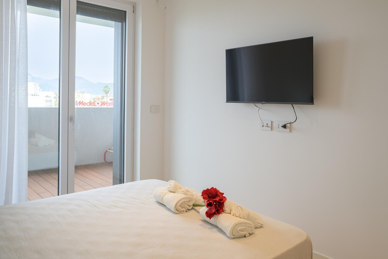 Bedroom 2, Porta del Mare - Luxury Beachfront Apartments by Leading Hotel, Salerno