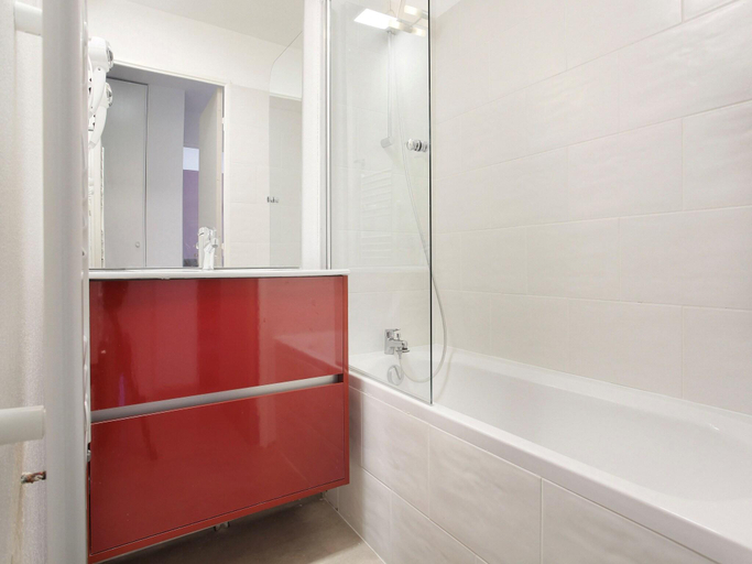 Bathroom 3, Chalet in Paradiski with Pool Spa, Savoie