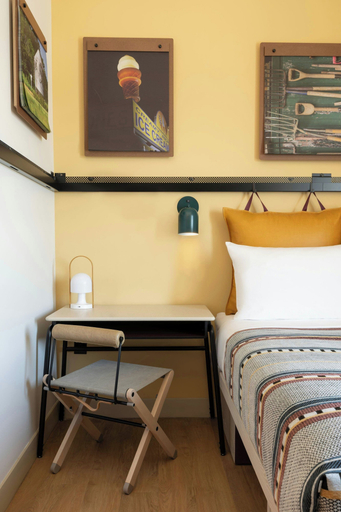 Room 5, Moxy Fayetteville, Washington