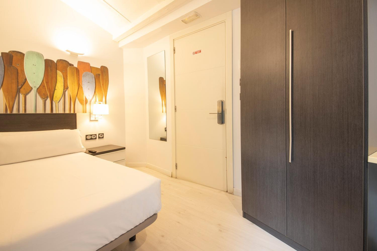 Bedroom 3, Punta Monpas, Guipúzcoa