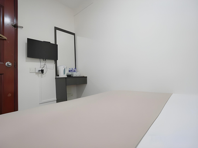 bedroom 13