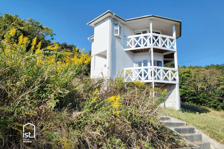Entrance 1, Ultra Private Off Grid Island Villa Near the Beach Mandarin Farm Setting, Bizen