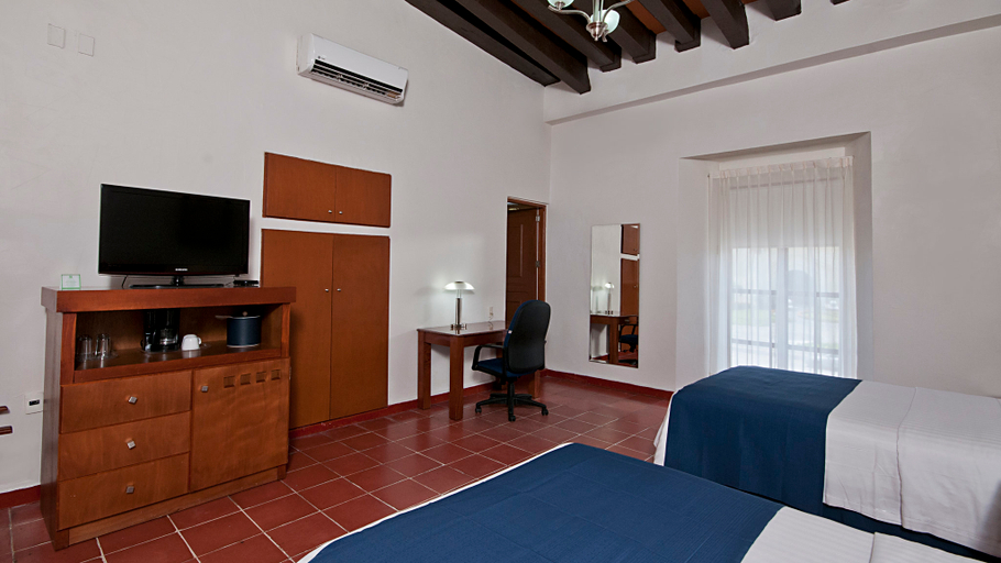 Holiday Inn Veracruz-Centro Historico Room Type - 2 Queen Suite Microwave