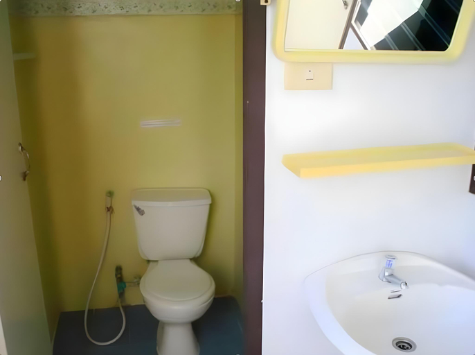 Bathroom, River Kwai Mansion, Muang Kanchanaburi