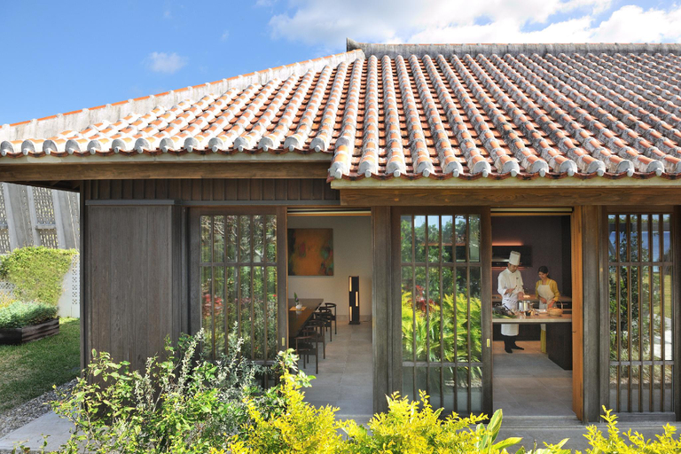 Exterior & Views