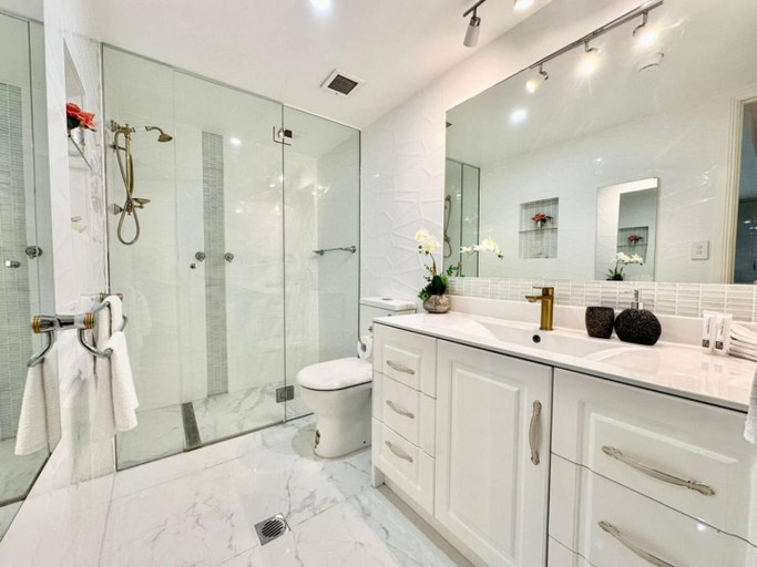 Bathroom 5, Phoenician Resort Broadbeach - GCLR, Gold Coast