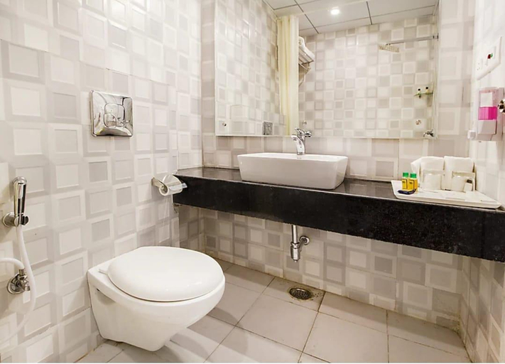 Bathroom, Hotel SS Grandeur, Lucknow